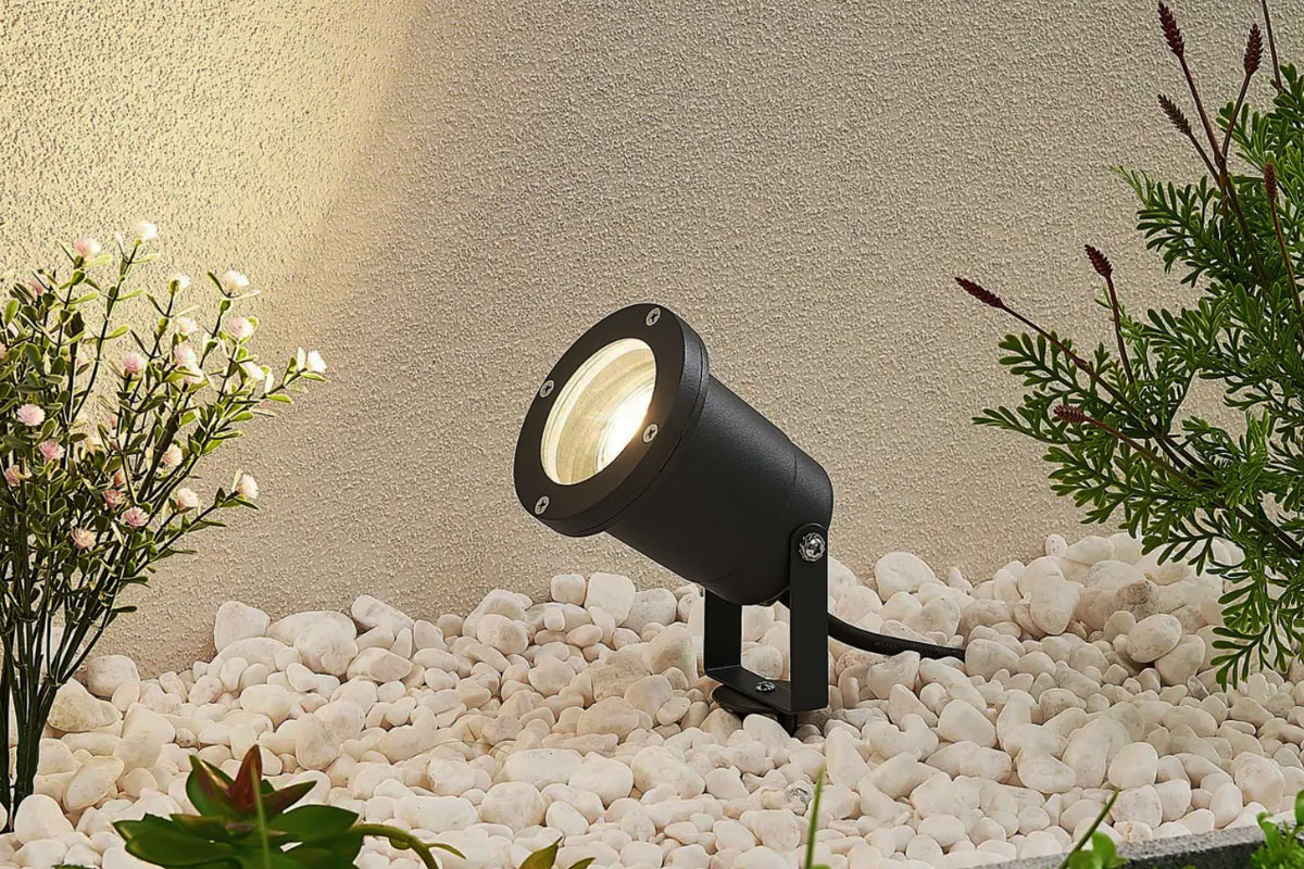 Ako správne vybrať vonkajší LED reflektor?